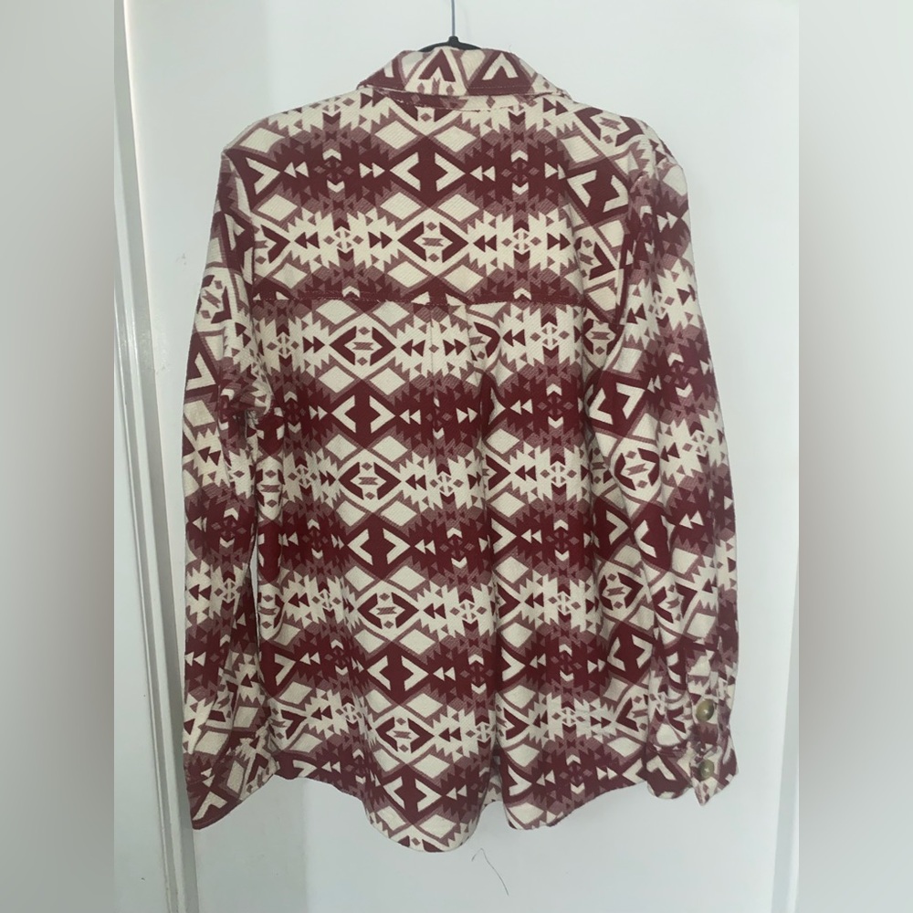 ARIAT | Women’s Button-Up | Medium | Thicker | Deep Red Cream Patterned | NWOT - Picture 4 of 9